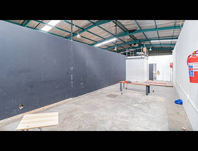2,200M² WAREHOUSE FOR SALE IN FERNDALE